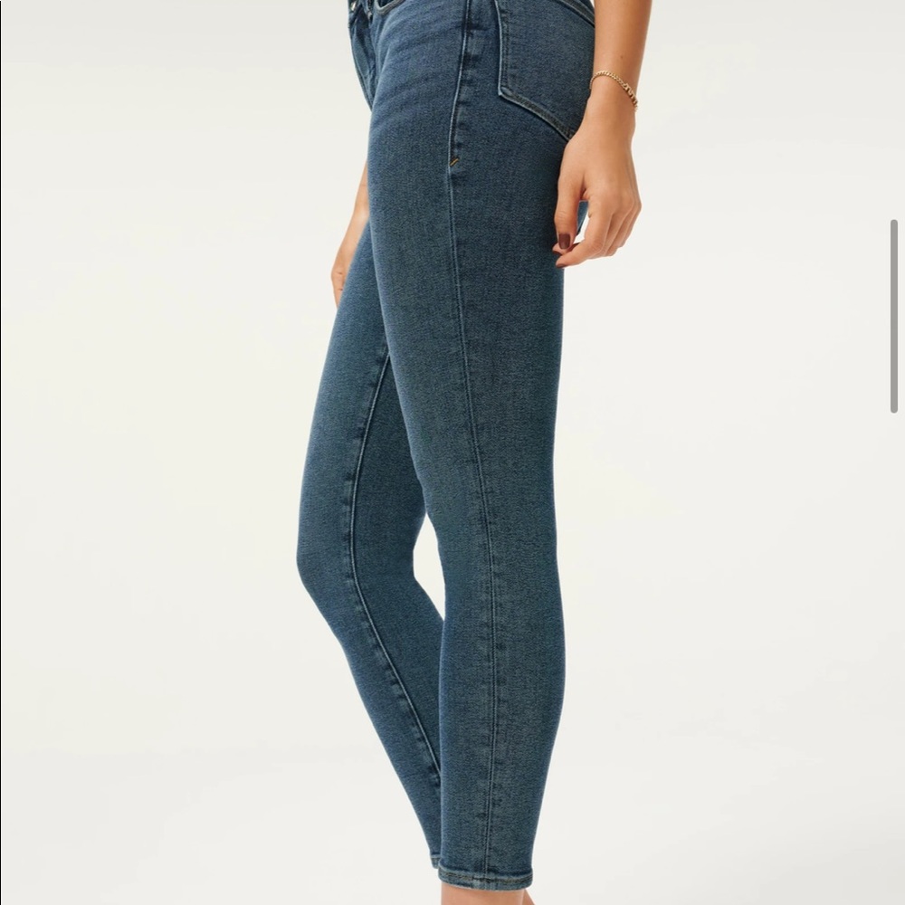 Good American, good legs crop size 8/29